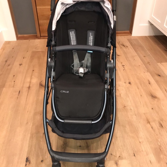 2017 Uppababy Cruz stroller (Jake/black) - Picture 4 of 8